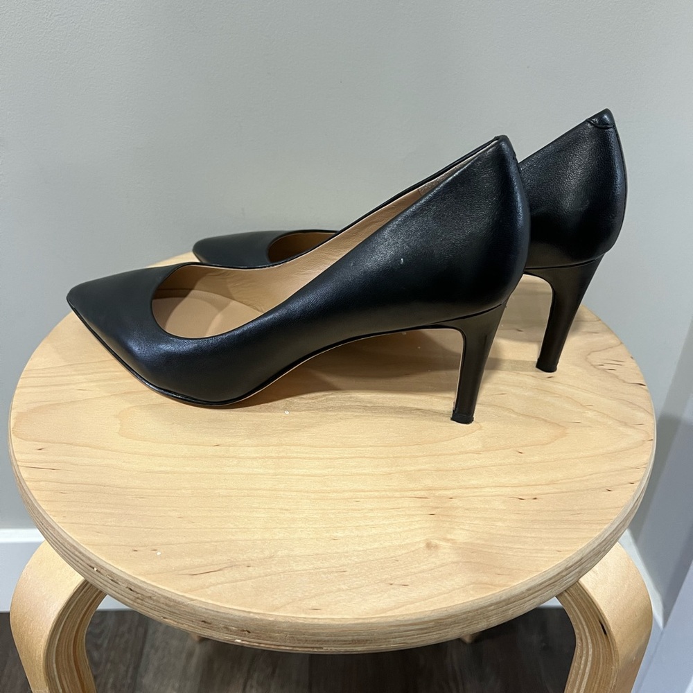 Diane Von Furstenberg Black Pointed Toe Heels